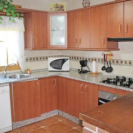 4 Bedroom Amazing In Holiday home